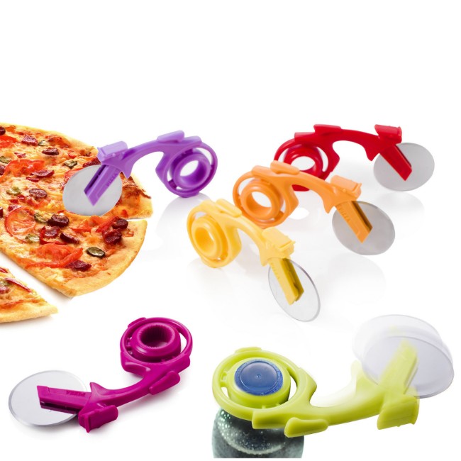 Immagine di Tagliapizza e Apribottiglie Brandani a Forma di Motoretta Colori Assortiti