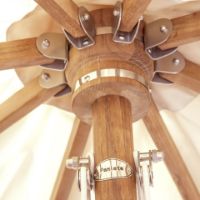 Immagine di Ombrellone con Finitura Inox 3x3m con Palo in Teak 48mm - Verde 
