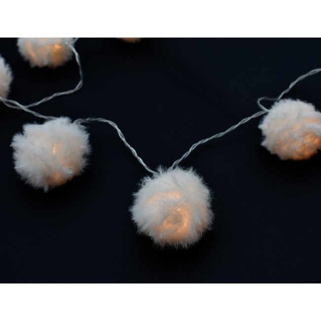 Catena Luminosa con 11 Pon Pon in Pelliccia Bianca LED a Batteria Prequ