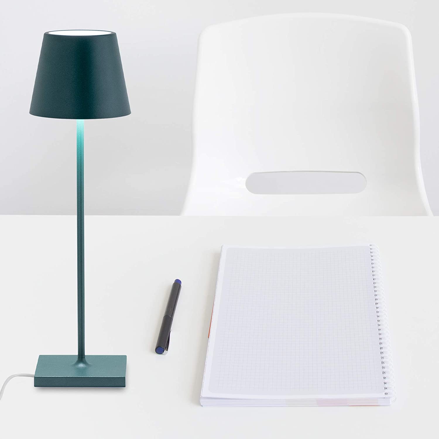 Zafferano, Poldina Micro, Lampada da Tavolo Ricaricabile e Senza Fili con Controllo Touch, Adatta per Salotto ed Esterni, Dimmer, 2200-3000 K, Altezza 27,5 cm, Colore Salvia