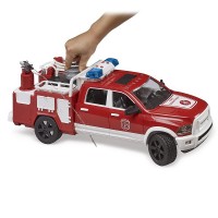Bruder RAM 2500 Camion dei Pompieri con Modulo Light + Sound 02544