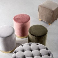 Pouf Lucilla con Struttura in legno, base in acciaio, rivestimento in poliestere effetto velluto, color rosa antik