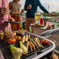 barbecue elettrico weber lumin compact con stand a corrente 73x56xh91cm con griglia in ghisa smaltata temperatura massima 315°C