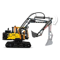 LEGO Technic Autocarro Volvo FMX ed Escavatore Elettrico EC230 42175