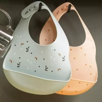 Immagine di Nattou Bavaglino in Silicone Regolabile con Tasca Raccogli Briciole
