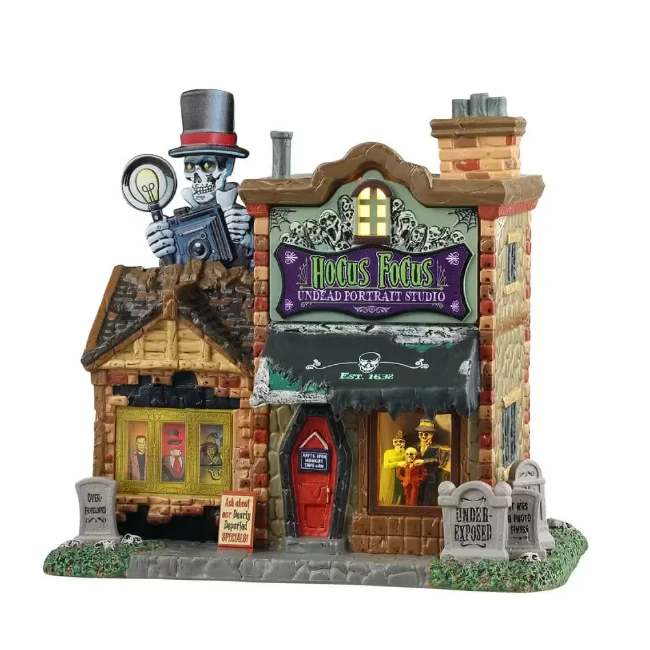 Immagine di Lemax 55304 Hocus Focus Undead Portrait Studio