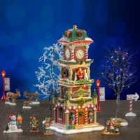 Immagine di Lemax 56673 The Village Square Clock Tower Set - 15 pezzi