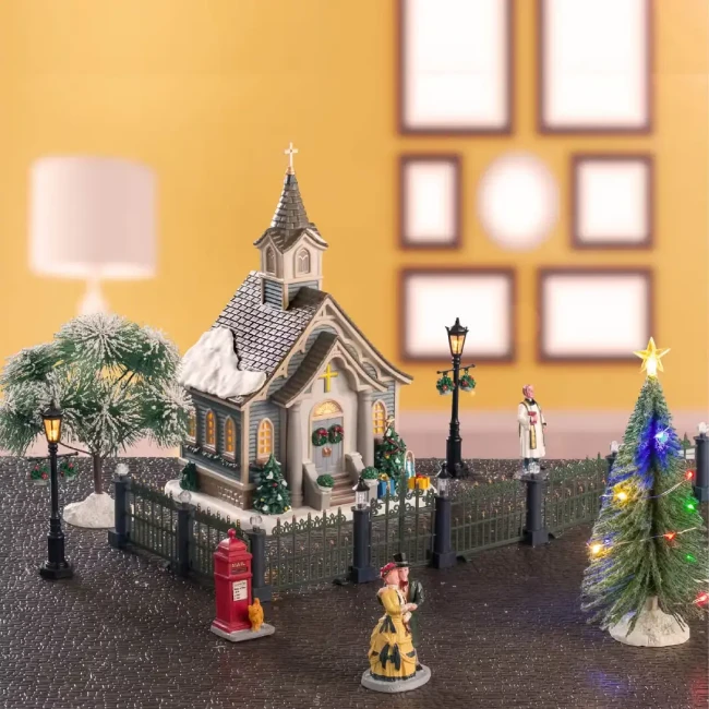 Immagine di Lemax 56670 Small Town Church Set - 18 pezzi