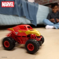 Include: 1 Monster Jam RC in scala 1:24, 1 telecomando, 1 guida di istruzioni