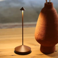 Immagine di Zafferano Pina Lampada da Tavolo Ricaricabile Corten