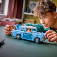Immagine di LEGO® Harry Potter™ Ford Anglia™ volante incantata 76470