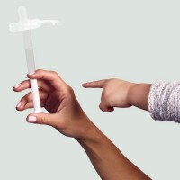 Immagine di Frida Baby Dispenser Medicinali a Ciuccio per Neonati e Bambini - Somministrazione Medicine