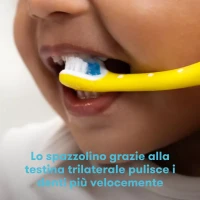 Immagine di Frida Baby ToothHugger Spazzolino Triangolare per Bambini e Neonati, Testina a 3 Lati con Setole Morbide