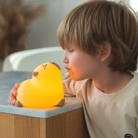 Immagine di InnoGIO Coco il Capibara Luce Notturna per Bambini in Silicone BPA Free, Luce Calda e Fredda, Ricaricabile USB-C, Spegnimento Automatico