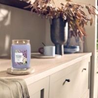 Immagine di Yankee Candle Lavender Vanilla Candela in Giara Media Signature