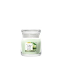 Immagine di Yankee Candle Cucumber Mint Cooler Candela in Giara Piccola Signature