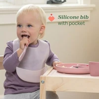 Immagine di Chicco Bavaglino Easy Roll Pieghevole in Silicone con Tasca Raccogli Briciole